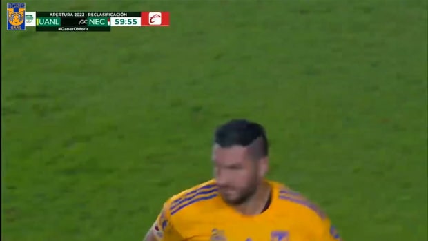 Gignac's stunning free-kick goal against Necaxa